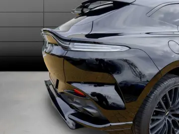 Aston Martin DBX 707