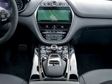 Aston Martin DBX 707