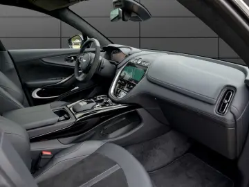 Aston Martin DBX 707