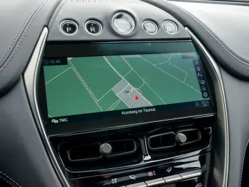 Aston Martin DBX 707