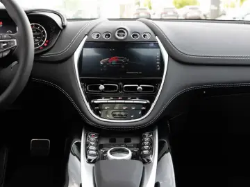 Aston Martin DBX V8 4x4