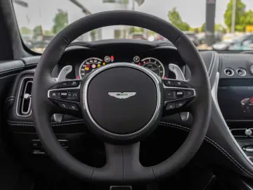 Aston Martin DBX V8 4x4