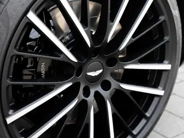 Aston Martin DBX V8 4x4