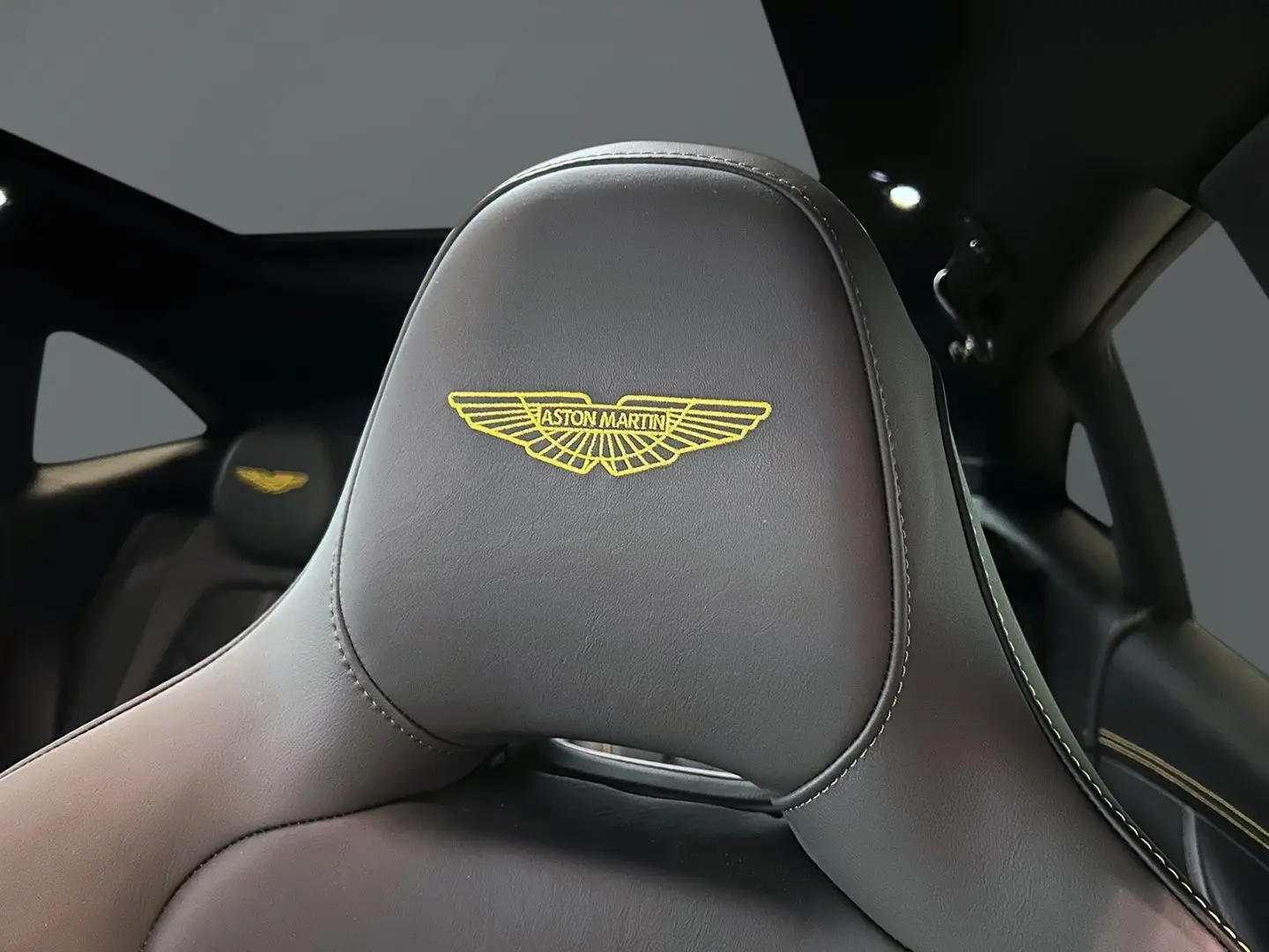 Aston Martin DBX 707 Ion Blue Onyx Black Carbon