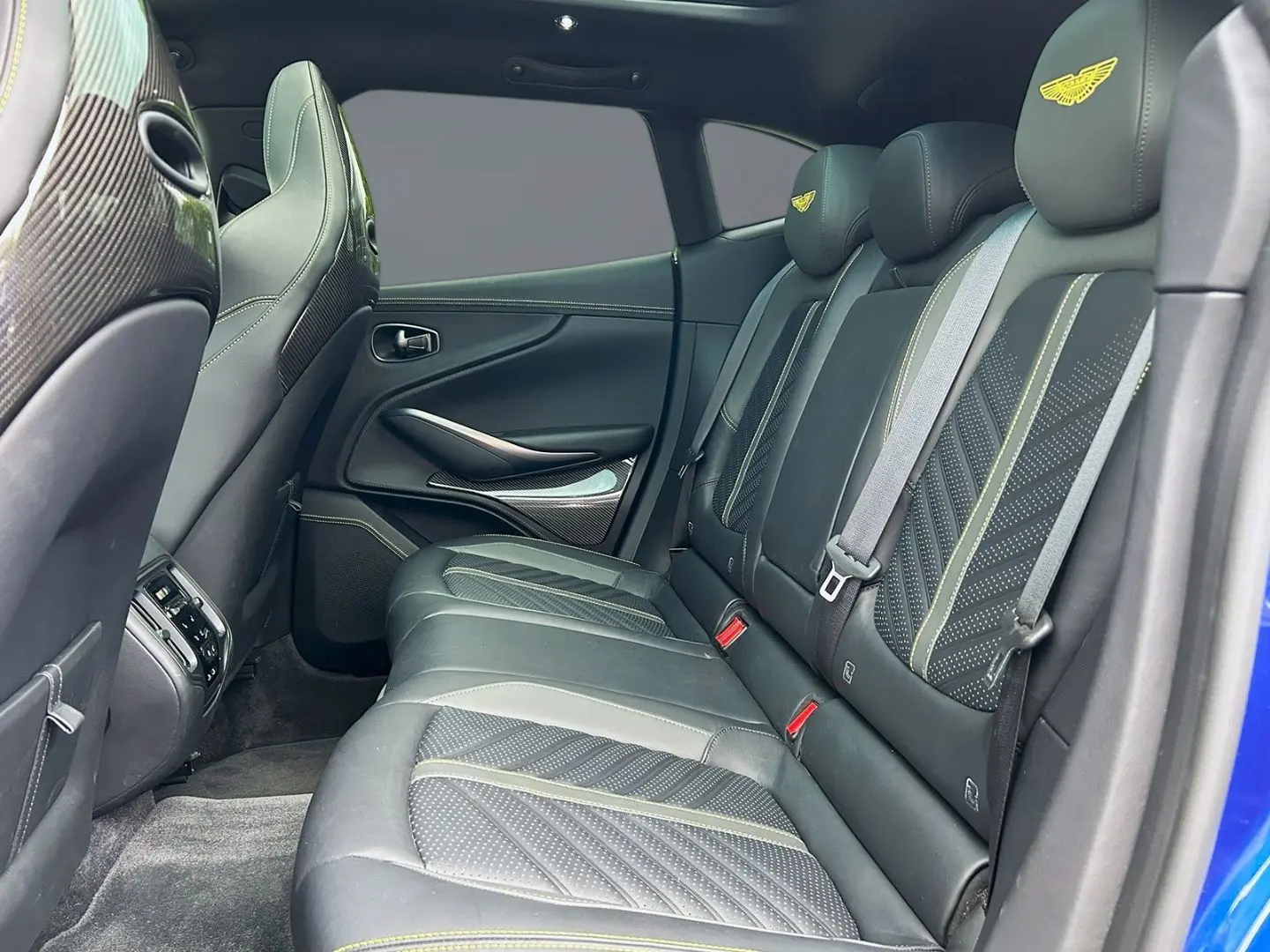Aston Martin DBX 707 Ion Blue Onyx Black Carbon