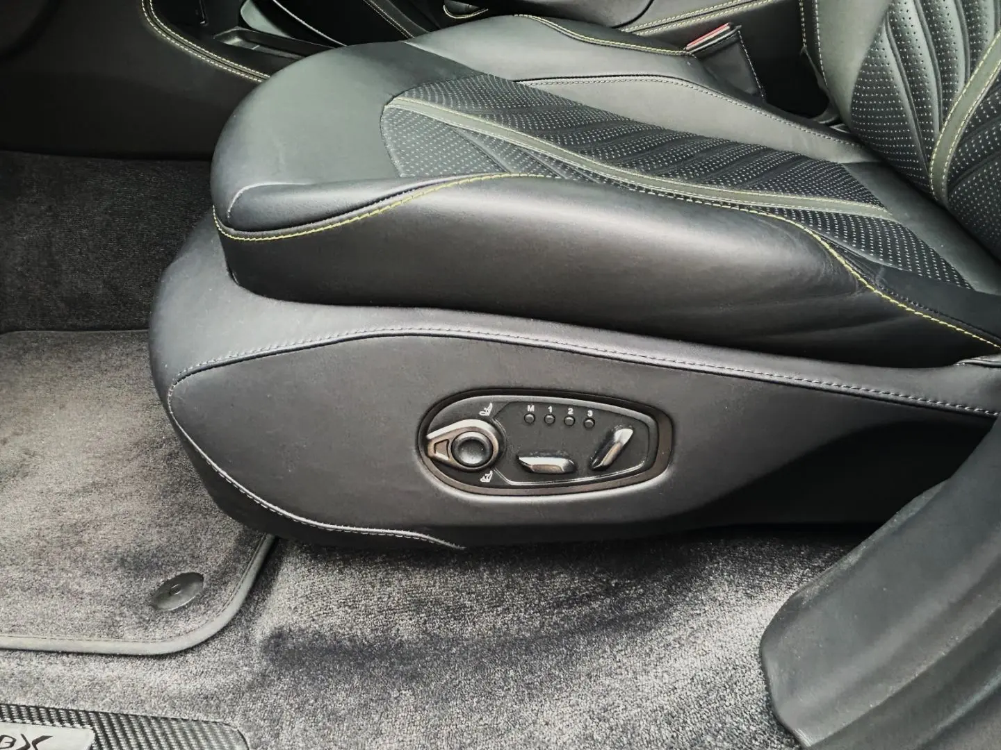 Aston Martin DBX 707 Ion Blue Onyx Black Carbon