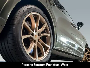 Cayenne Turbo E-Hybrid Burmester Nachtsicht