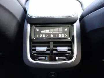 XC90 Plus Dark T8 AWD Hybrid/AHK/360°Cam