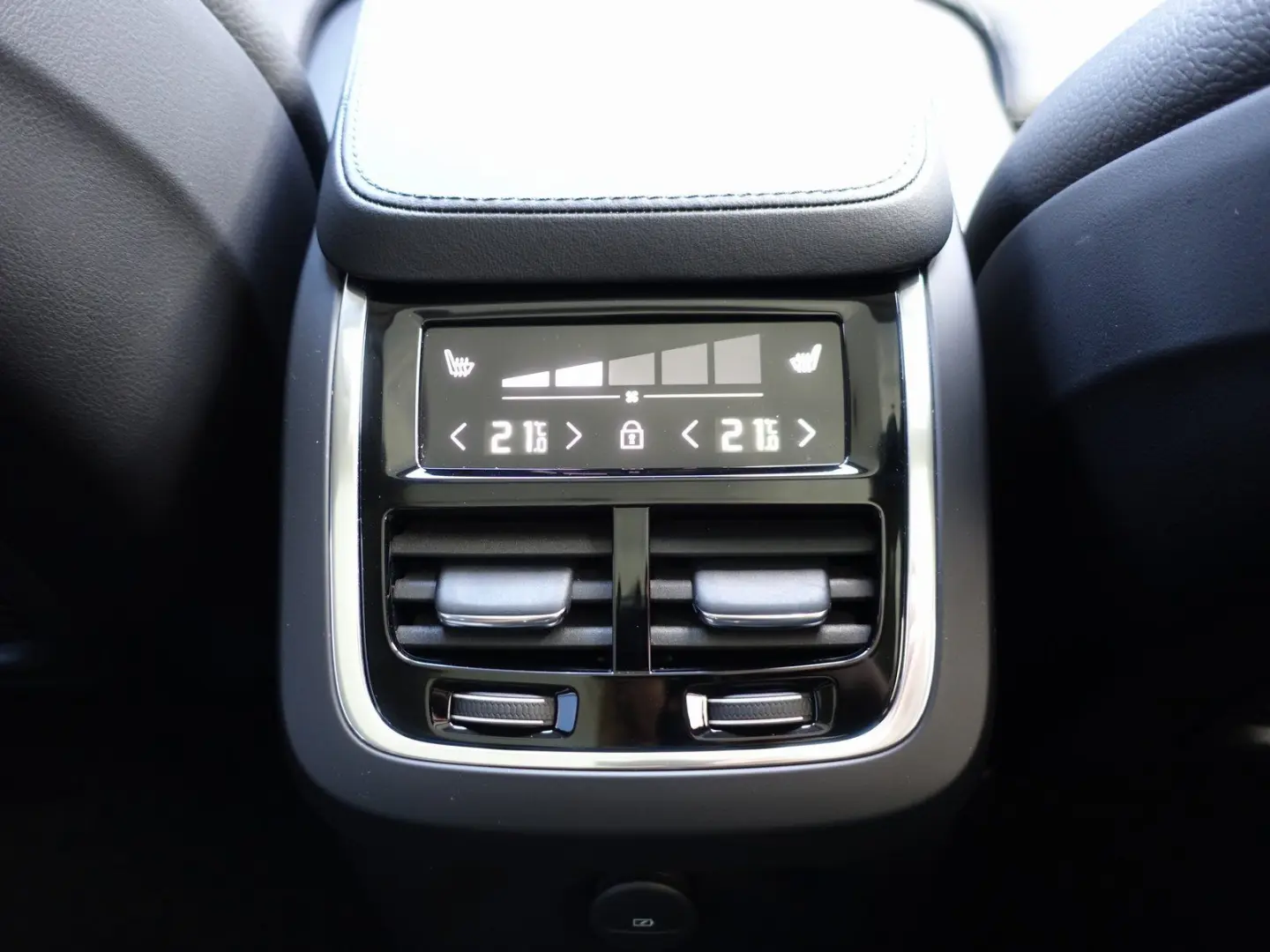 XC90 Plus Dark T8 AWD Hybrid/AHK/360°Cam