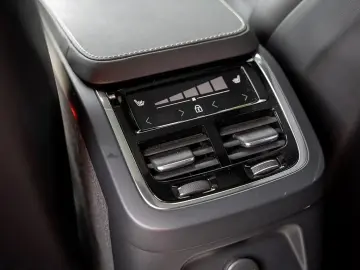 XC90 T8 Plus Bright Recharge Plug-In Hybrid AWD