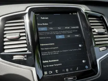 XC90 T8 Plus Bright Recharge Plug-In Hybrid AWD