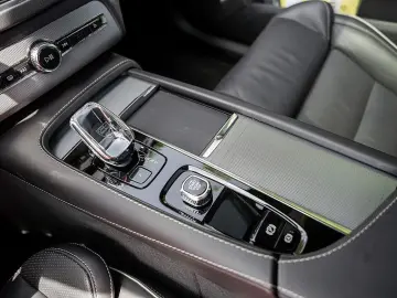 XC90 T8 Plus Bright Recharge Plug-In Hybrid AWD