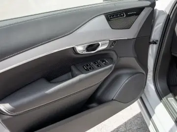 XC90 T8 Plus Bright Recharge Plug-In Hybrid AWD
