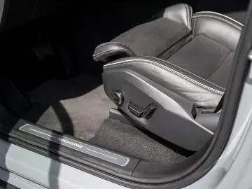 XC90 T8 Plus Bright Recharge Plug-In Hybrid AWD