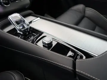 XC90 Plus T8 AWD/Pano/360°/FourC/B&W/BLIS/HeadUP