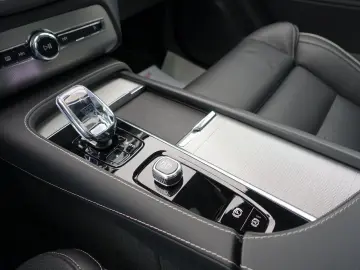 XC90 Plus T8 AWD/Pano/360°/FourC/B&W/BLIS/HeadUP