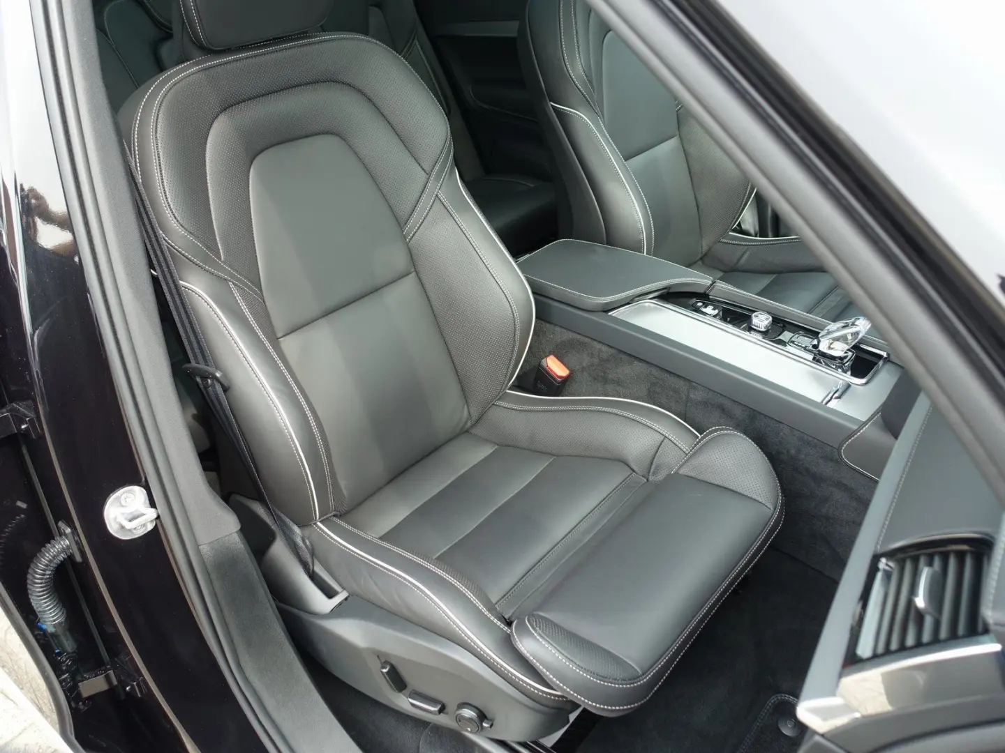 XC90 Plus T8 AWD/360°/B&W/Pano/FourC/AHK/BLIS