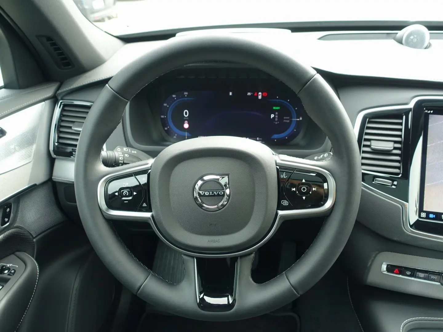 XC90 Plus T8 AWD/360°/B&W/Pano/FourC/AHK/BLIS