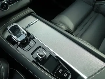 XC90 Plus T8 AWD/360°/B&W/Pano/FourC/AHK/BLIS