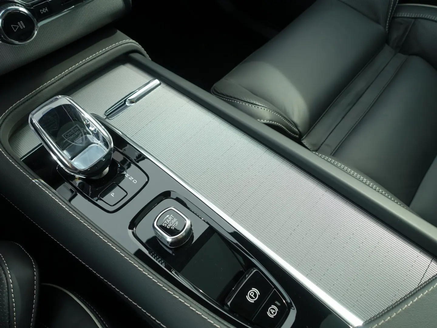 XC90 Plus T8 AWD/360°/B&W/Pano/FourC/AHK/BLIS