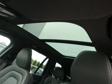 XC90 Plus T8 AWD/360°/B&W/Pano/FourC/AHK/BLIS