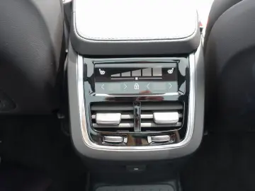 XC90 Plus T8 AWD/360°/B&W/Pano/FourC/AHK/BLIS