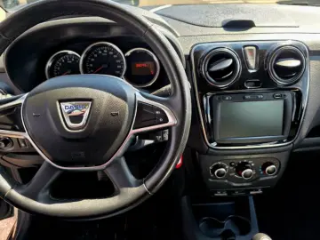 DACIA LODGY 1.3 TCe 130HP Techroad 7L