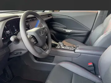 Lexus LBX EMOTION 4x4
