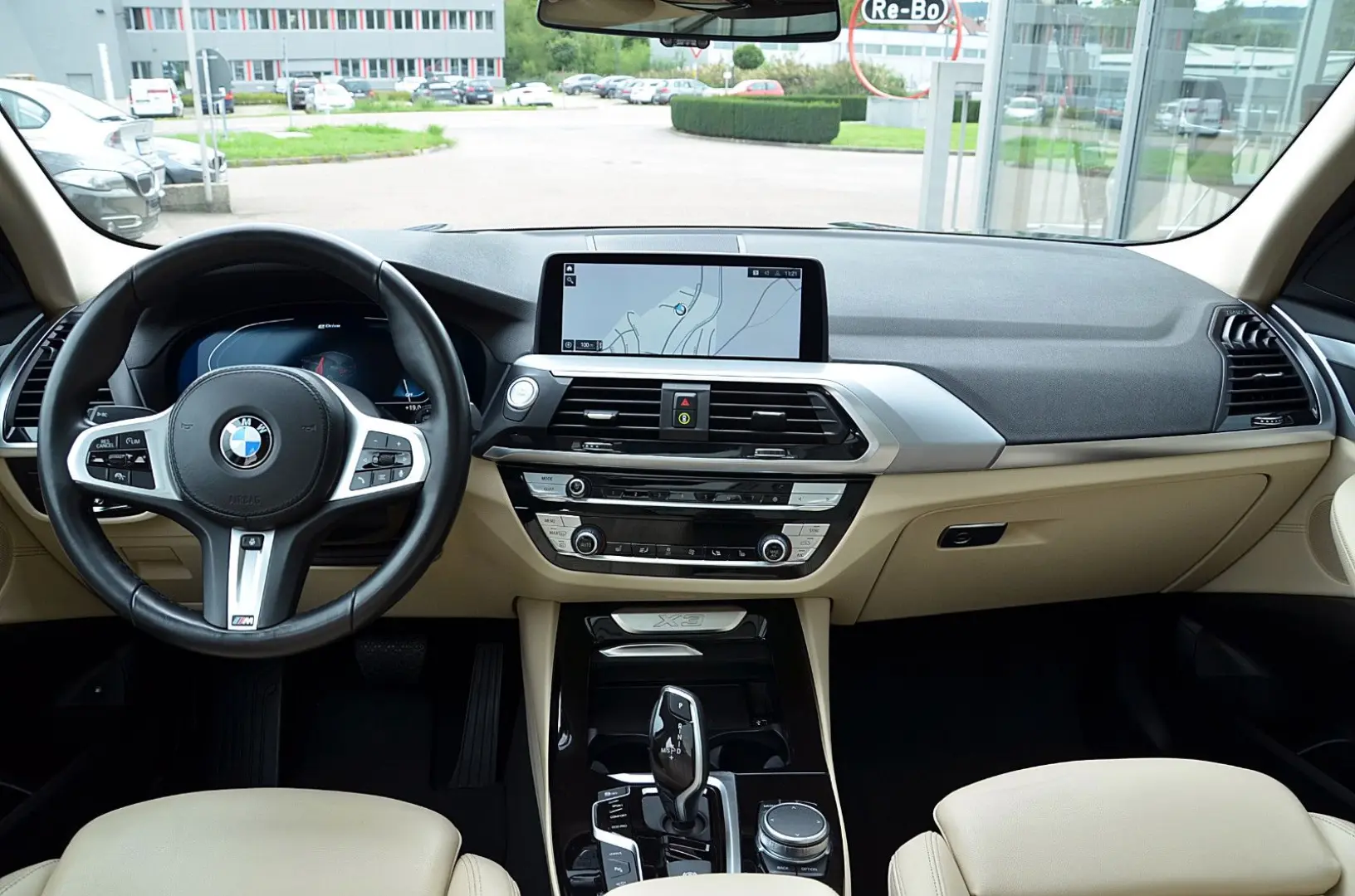 X3e xDrive/Head-Up/GlasDach/