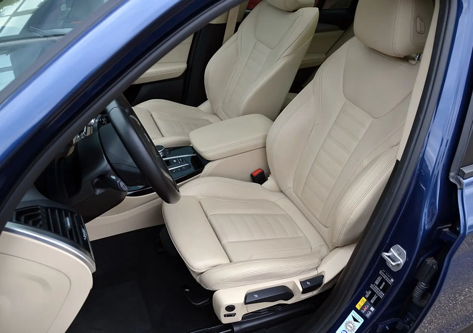 X3e xDrive/Head-Up/GlasDach/
