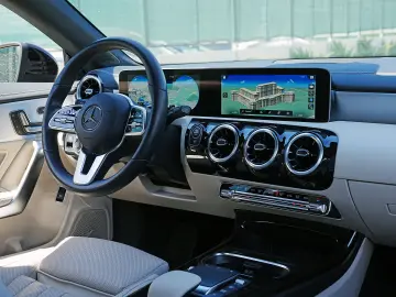 Mercedes-Benz CLA 200