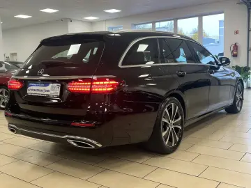 E 300 Avantgarde*ACC*LED*Navi*R.Cam*SHZ*CarPlay*