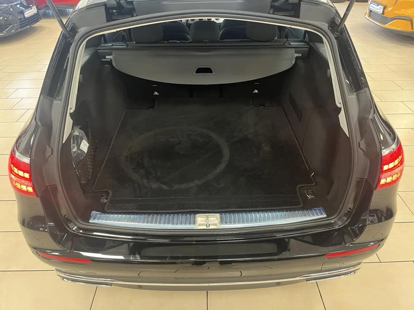 E 300 Avantgarde*ACC*LED*Navi*R.Cam*SHZ*CarPlay*