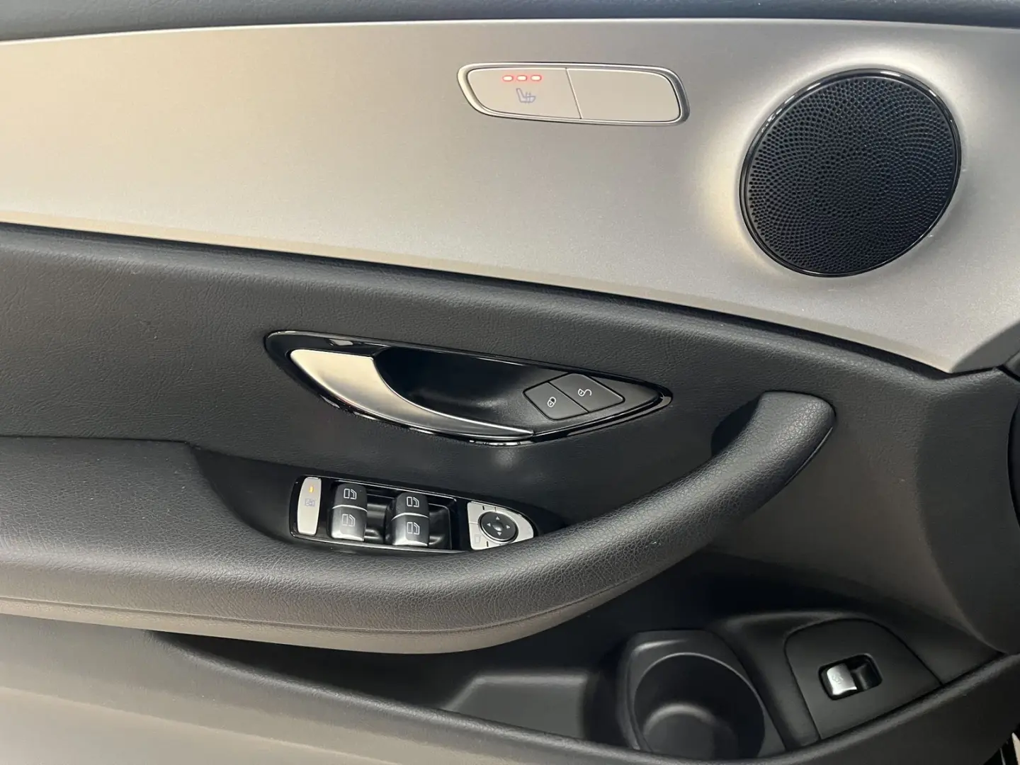 E 300 Avantgarde*ACC*LED*Navi*R.Cam*SHZ*CarPlay*
