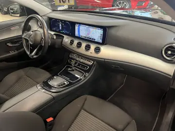 E 300 Avantgarde*ACC*LED*Navi*R.Cam*SHZ*CarPlay*