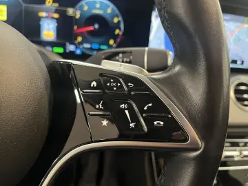 E 300 Avantgarde*ACC*LED*Navi*R.Cam*SHZ*CarPlay*
