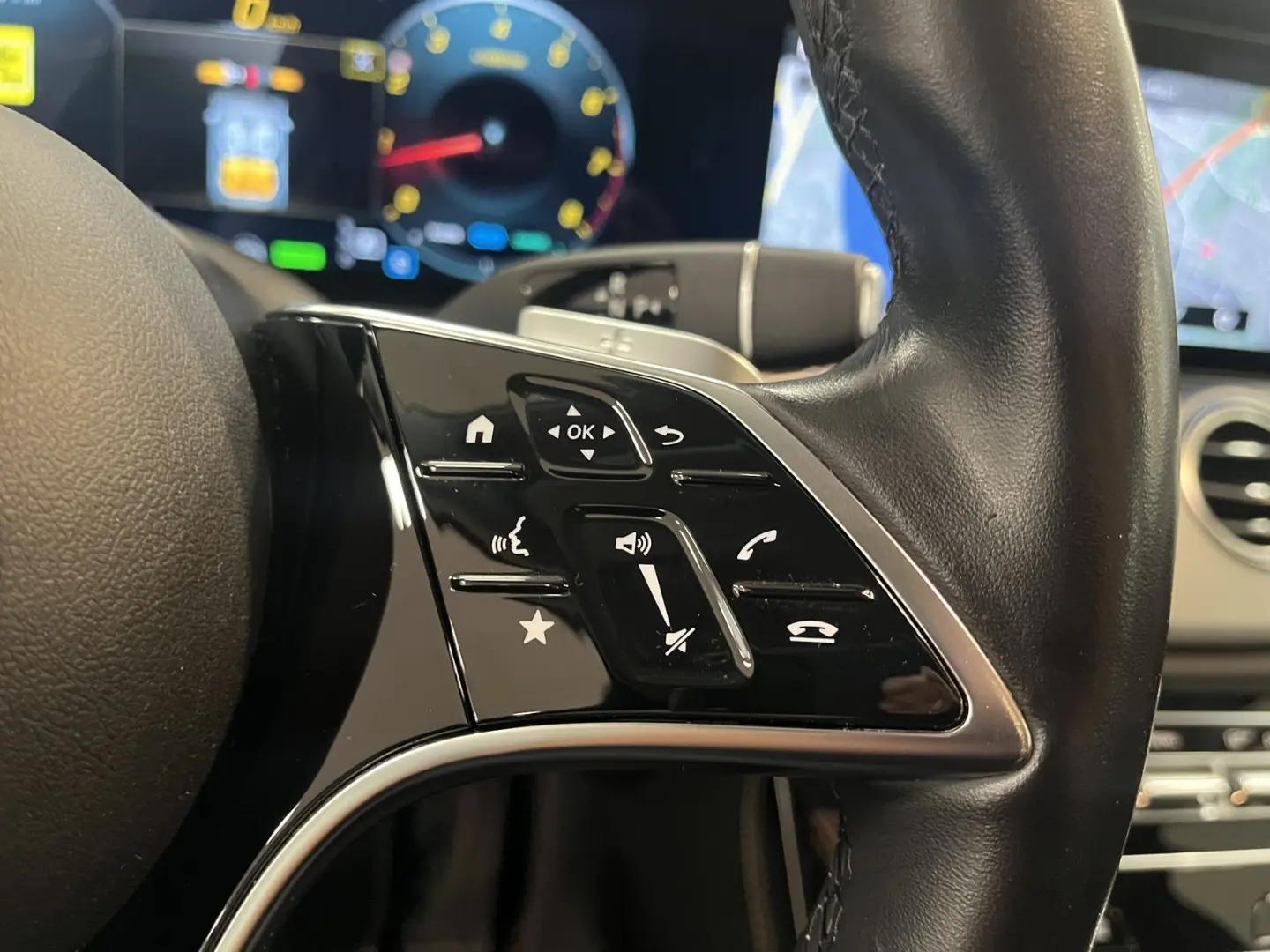 E 300 Avantgarde*ACC*LED*Navi*R.Cam*SHZ*CarPlay*