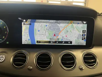 E 300 Avantgarde*ACC*LED*Navi*R.Cam*SHZ*CarPlay*
