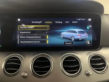 E 300 Avantgarde*ACC*LED*Navi*R.Cam*SHZ*CarPlay*