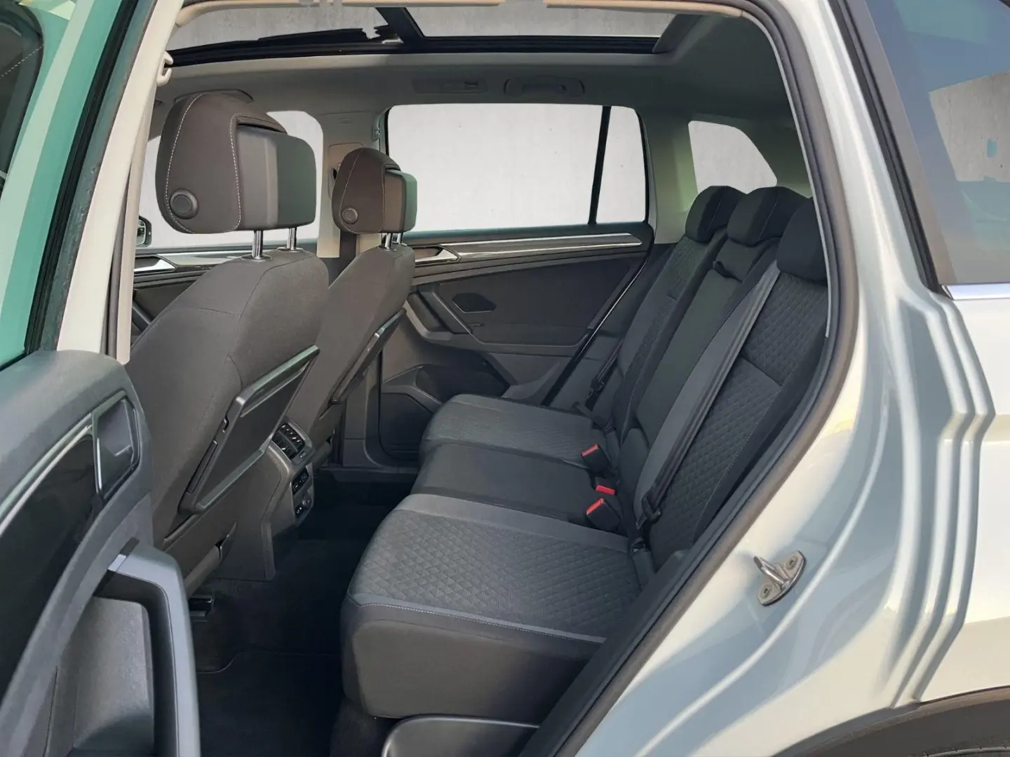 Tiguan 2.0 TDI DSG 4M *PANO *AHK *DIGITAL *17