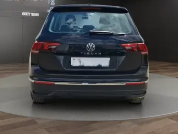 Tiguan 2.0 TDI DSG Basis NAVI+PDC+LED Klima