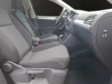 Tiguan 2.0 TDI DSG Basis NAVI+PDC+LED Klima