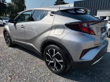 C-HR Hybrid Team D