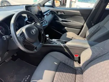 C-HR Hybrid Team D