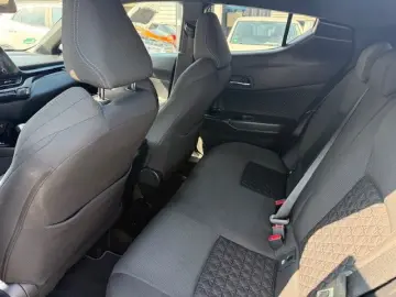 C-HR Hybrid Team D