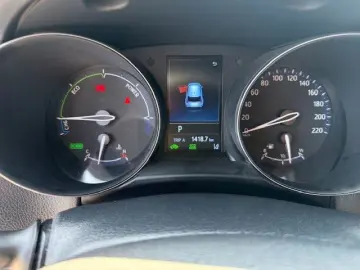 C-HR Hybrid Team D