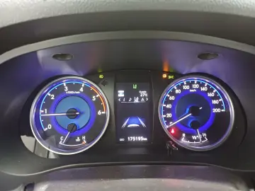 Toyota Hilux Double Cab 2.4TDi 150CP Automat 4×4