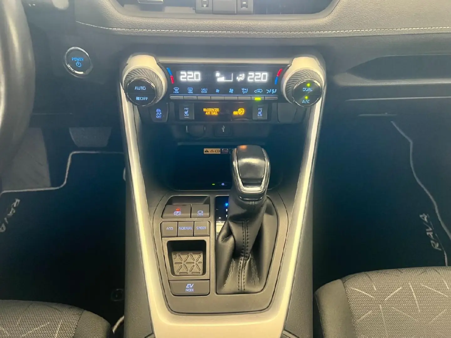 RAV4 Hybrid 4x2 Team D+ Technik-Paket