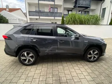 RAV4 2.5 Plug-in Hybrid 4x4 Techpaket Navi