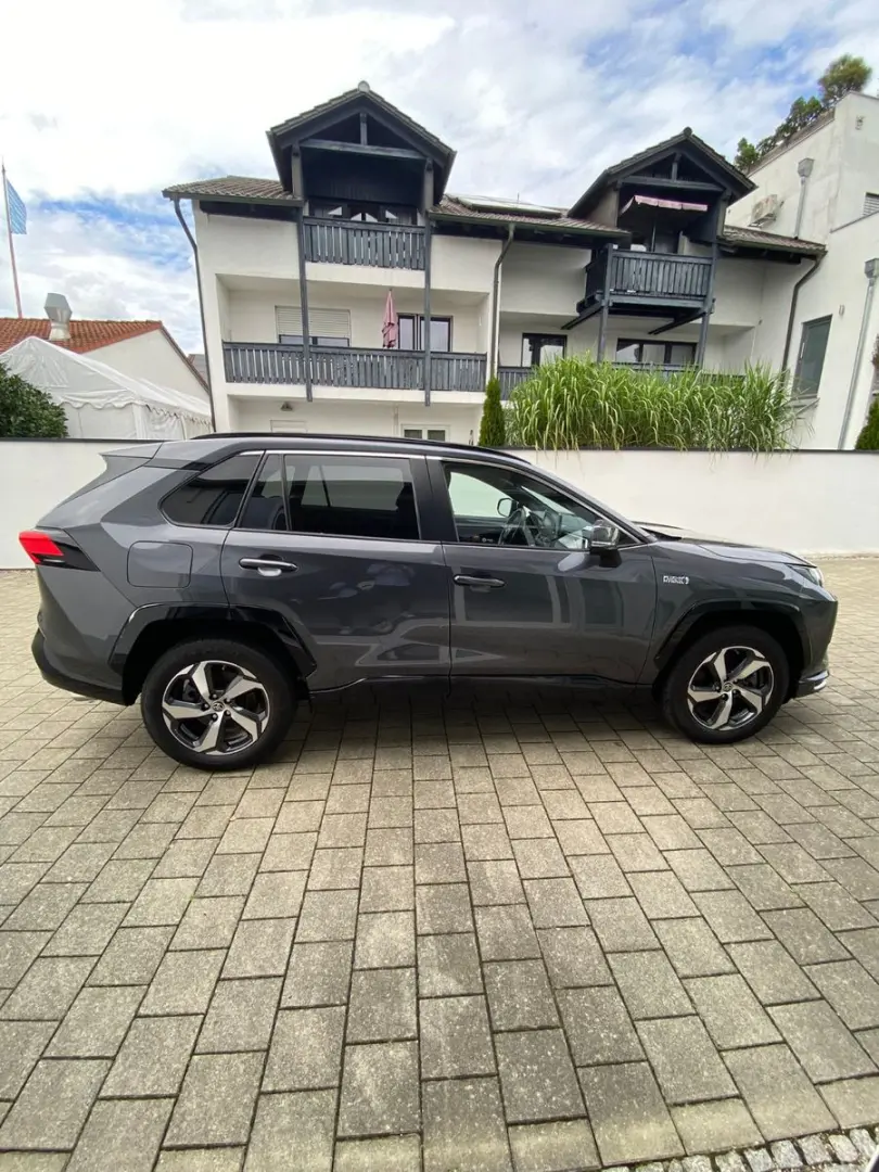 RAV4 2.5 Plug-in Hybrid 4x4 Techpaket Navi